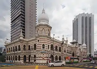 Museo Textil Nacional (1905) en Kuala Lumpur, obra de Hubback (originalmente como oficinas para los  Ferrocarriles de los Estados Malayos Federados)