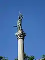 Estatua La Libertad y parte superior de la Columna de la Paz en la Plaza de Cagancha.