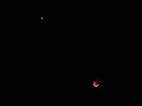 Eclipse + Marte visto desde Victoria, Australia a las 05:48 a.m. AEST (UTC + 10)
