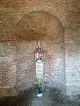 Altar en el interior de la «capilla»