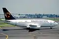 Boeing 737-301 de Magnicharters XA-UNM en el Aeropuerto Internacional de la Ciudad de México.