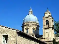 La cúpula de la Santa María de los Ángeles en Asís