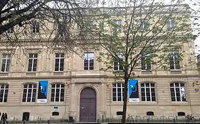 El edificio de la Facultad de Derecho que ahora alberga la sede legal y judicial.