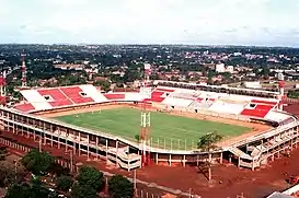 Fachada principal del remodelado estadio rojo.