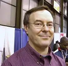 Artista Jerry Ordway en la convención de abril de 2008.