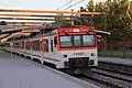 Automotor con el testero carenado y esquema de Renfe Operadora para regionales.