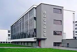 Edificio de la Bauhaus, Dessau, diseñado por Walter Gropius (1926)