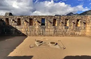 Hornacinas y ojos de agua artificiales en Machu Picchu