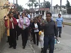 Tradición de la levantada de cruz de un difunto al término de su novenario