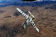 Parte inferior del Fairchild-Republic A-10 Thunderbolt II con un falso dosel pintado, como si el avión estuviera en el camino correcto, imitándose a sí mismo