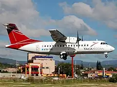 ATR 42-300 con matrícula TG-TRB con librea de TACA Regional