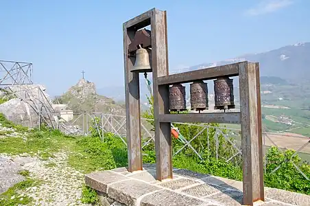 Campana superviviente de la iglesia católica de Lhasa