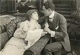 Con su marido, Joseph Kaufman, en A Woman Went Forth (1915)