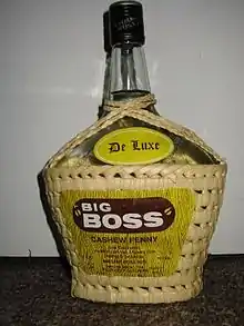 Botella de feni "Big Boss" de anacardo.