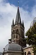 Torre del reloj neogótica