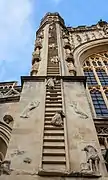 Detalle de los ángeles que suben y bajan por la Escalera de Jacob, fachada oeste, parte izquierda.
