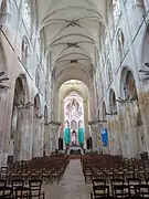 Nave central mirando hacia el altar