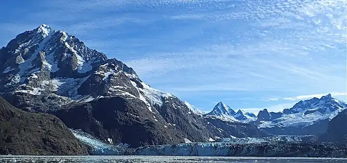 El monte Abbe con el glaciar Johns Hopkins