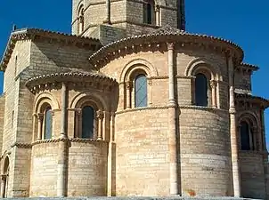 Ábside y dos absidiolos en la Iglesia de San Martín de Frómista (Palencia, España)