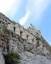 Tambores de columna del Hecatompedón (antiguo Partenón), reutilizados en el muro norte de la Acrópolis.