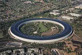 Vista aérea de Apple Park en Cupertino por Norman Foster, 2017.