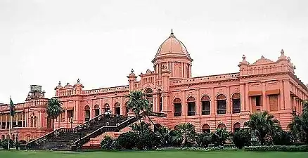 Ahsan Manzil (1859-1869), en Dhaka, palacio residencial y sede oficial de la familia Nawab en Bangladés