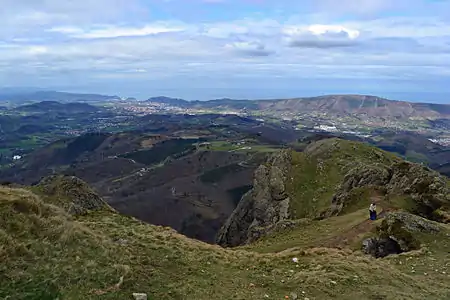 Vista de los municipios de San Sebastián, Pasajes, Rentería y Lezo, desde la subida a Hirumugarrieta.