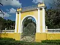 Arco de la hacienda San Lorenzo de Aké.