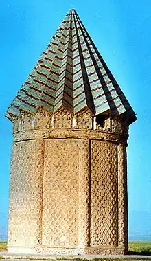 Tumba de Ajangán, donde se encuentra enterrada la hermana de Goharshad. La arquitectura es un ejemplo significativo de la Dinastía Timúrida de Persia.