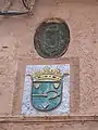 Escudos de la fachada del ayuntamiento.