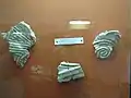 Fragmentos de pared de arcilla de la Edad del Bronce tardío con decoración geométrica de Geoagiu de Sus, Alba, siglo XV a.C.
