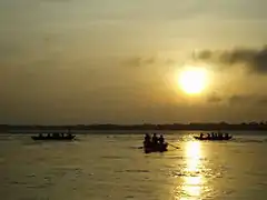 Amanecer en el Ganges cerca de Benarés