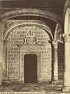 Puerta interior con el escudo de Tavera (Jean Laurent).