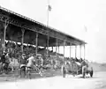 Un Alco ganando la Copa Vanderbilt de 1910.