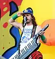 Christopher BowesVoz, teclados, keytar