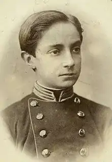 El príncipe Alfonso, de militar, hacia 1870.