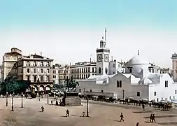 Escultura ecuestre de Fernando Felipe de Orleans en la place du gouvernement en Alger.