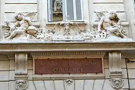 Cimacio de la puerta de la escuela de comercio de Marsella148 rue Paradis