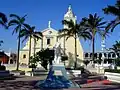 Monumento a los Héroes de Sotavento y Parroquia de Nuestra Señora del Rosario en Alvarado.