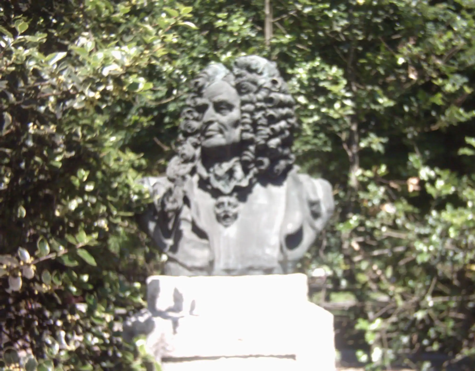 Monumento al marqués de Santa Cruz (1984), en Oviedo.