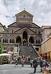 Catedral de Amalfi y su plaza.