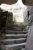 Escaleras dentro de las ruinas.