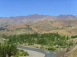 El río Neuquén a su paso por la localidad de Andacollo, en el norte neuquino.