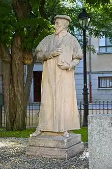 Estatua de Andrés Laguna en Segovia, por Florentino Trapero.