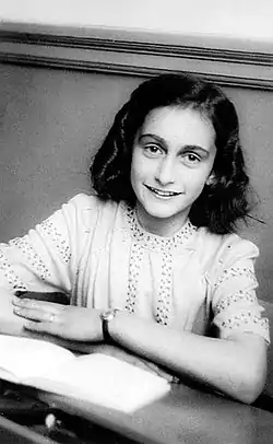 Ana Frank como Hannah Taylor-Gordon 6 de marzo de 1987