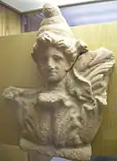 Antefija en forma de cabeza de Attis, terracota, Fiesole.