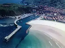 Inicio de la playa, junto al antiguo puerto pesquero de "El Canto".