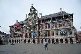 Stadhuis (palacio municipal) de Amberes, 1560-1565, fue reconstruido tras el saco de Amberes de 1576.