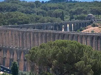 Acueducto de los Pegões : canal, curva, edificio de decantación