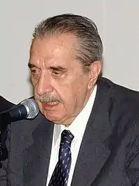 Raúl Alfonsín, presidente de la Nación, egresado del Liceo Militar General San Martín.